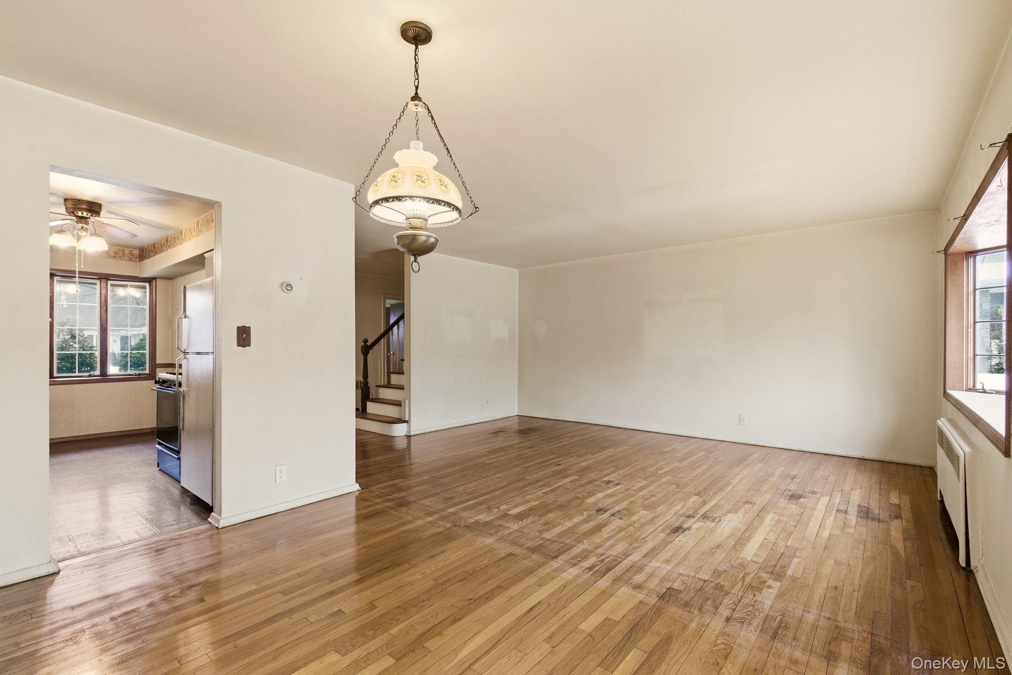 #8 photo, 208 Weyford Terrace, Garden City , NY 11530