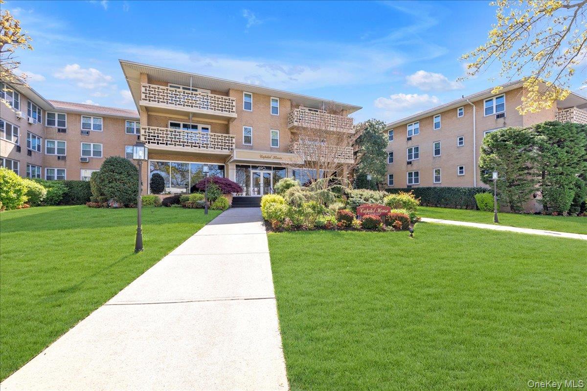 #1 photo, 490 Atlantic Avenue, East Rockaway , NY 11518