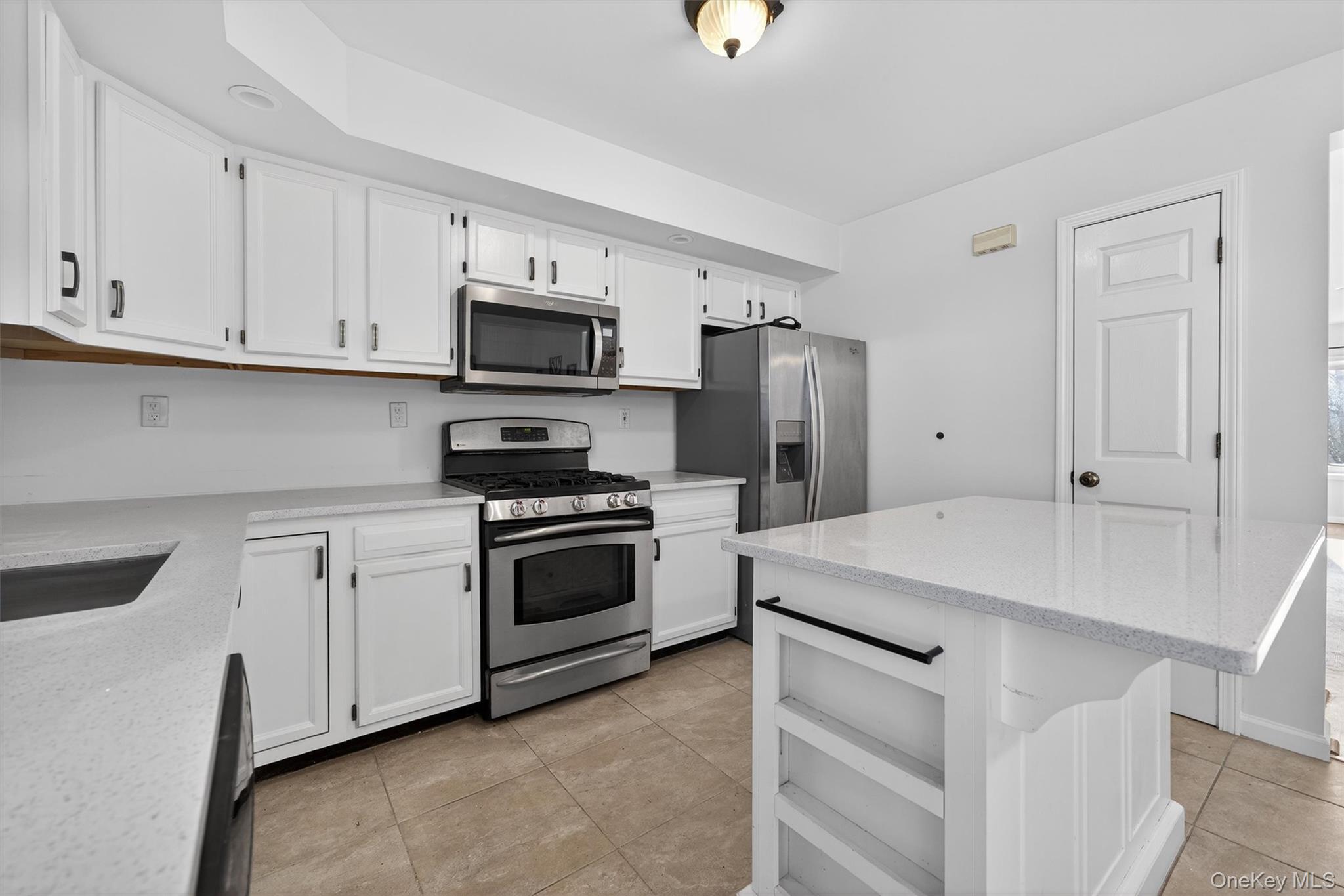 #13 photo, 2 Foltim Way, 뉴욕주 Congers , NY 10920