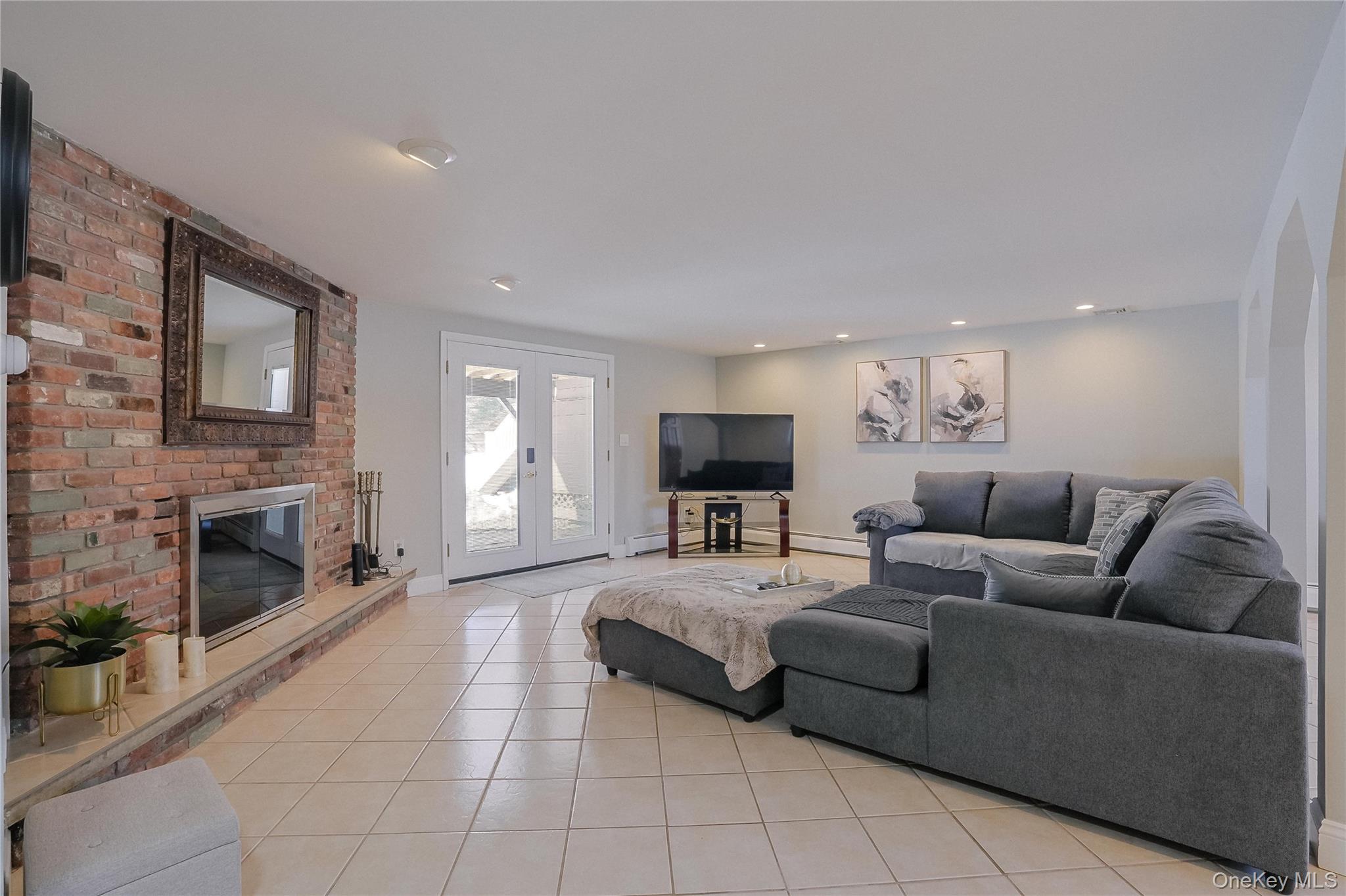 #15 photo, 410 Vineyard Avenue, Highland , NY 12528