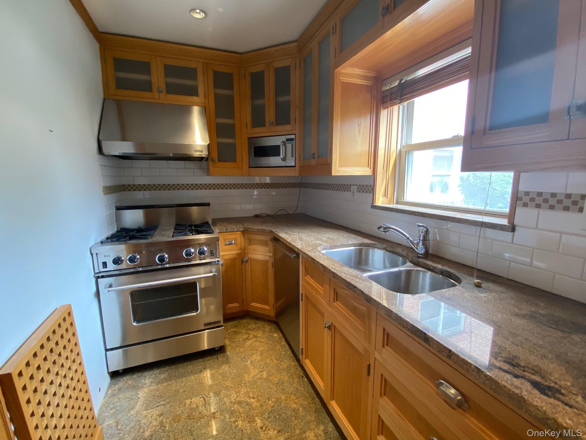 #8 photo, 330 S Broadway, Tarrytown , NY 10591