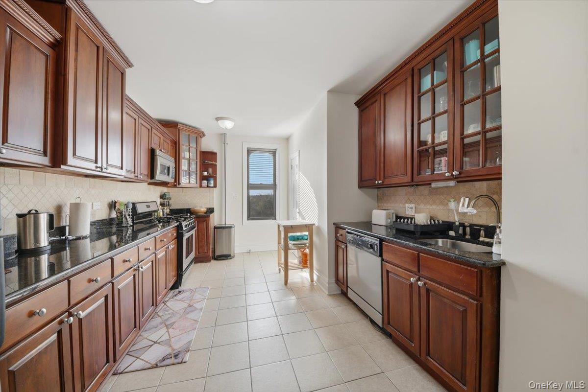 #10 photo, 43 Calton Road, New Rochelle , NY 10804