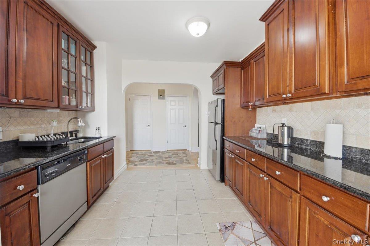 #11 photo, 43 Calton Road, New Rochelle , NY 10804