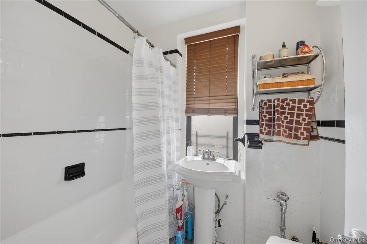 #17 photo, 43 Calton Road, New Rochelle , NY 10804