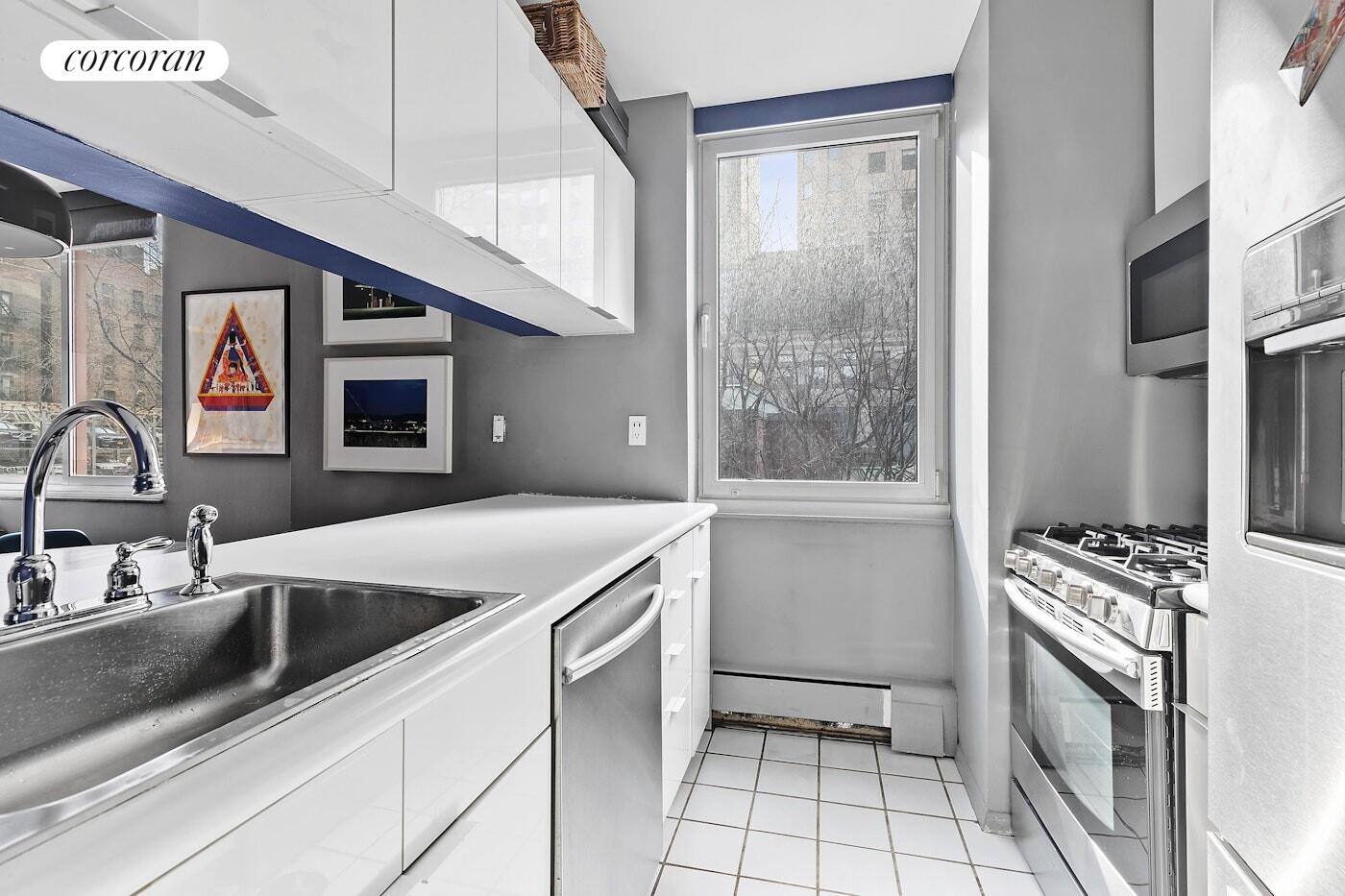 #5 photo, 350 W 50TH Street, Hell's Kitchen , NY 10019