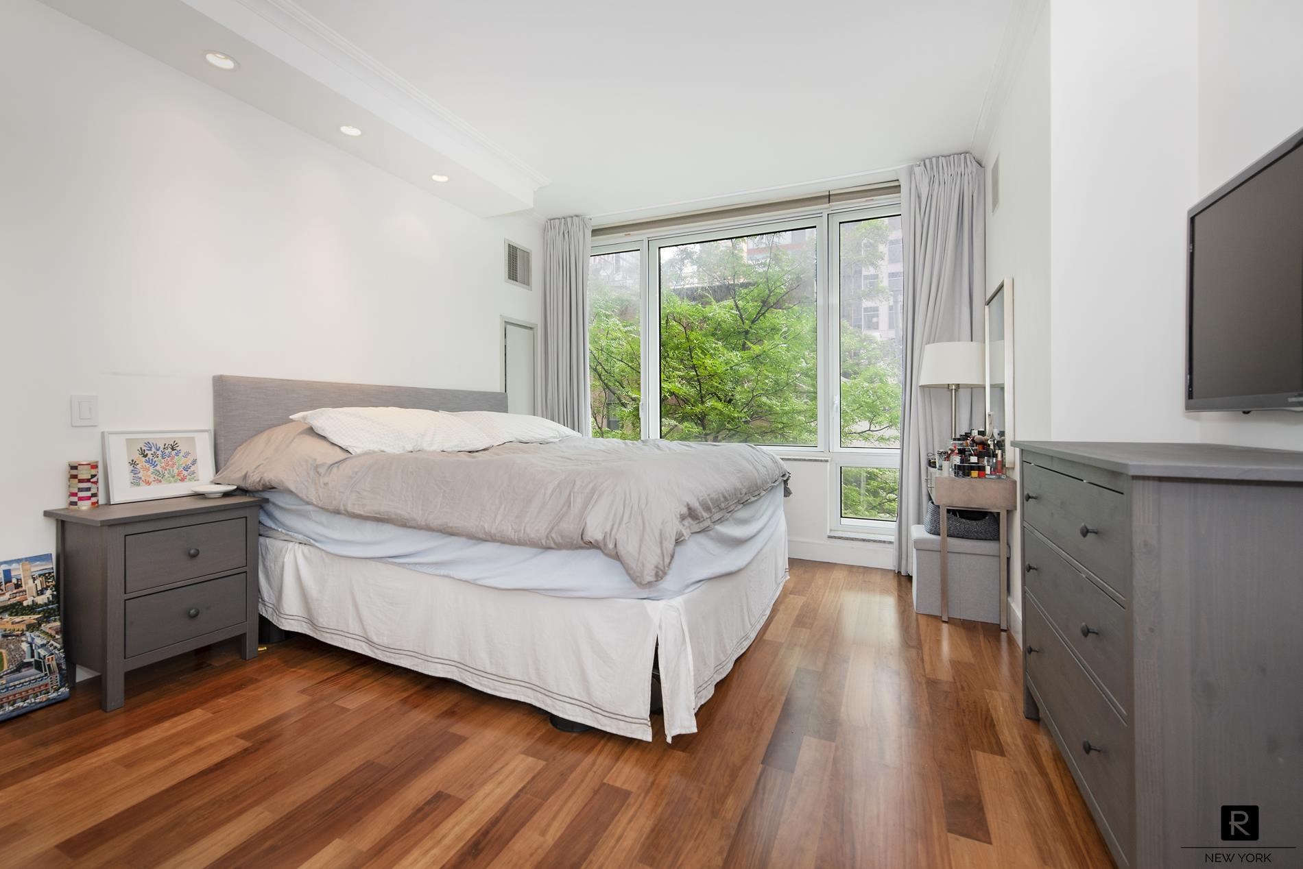 #3 photo, 250 E 53rd Street, Turtle Bay , NY 10022