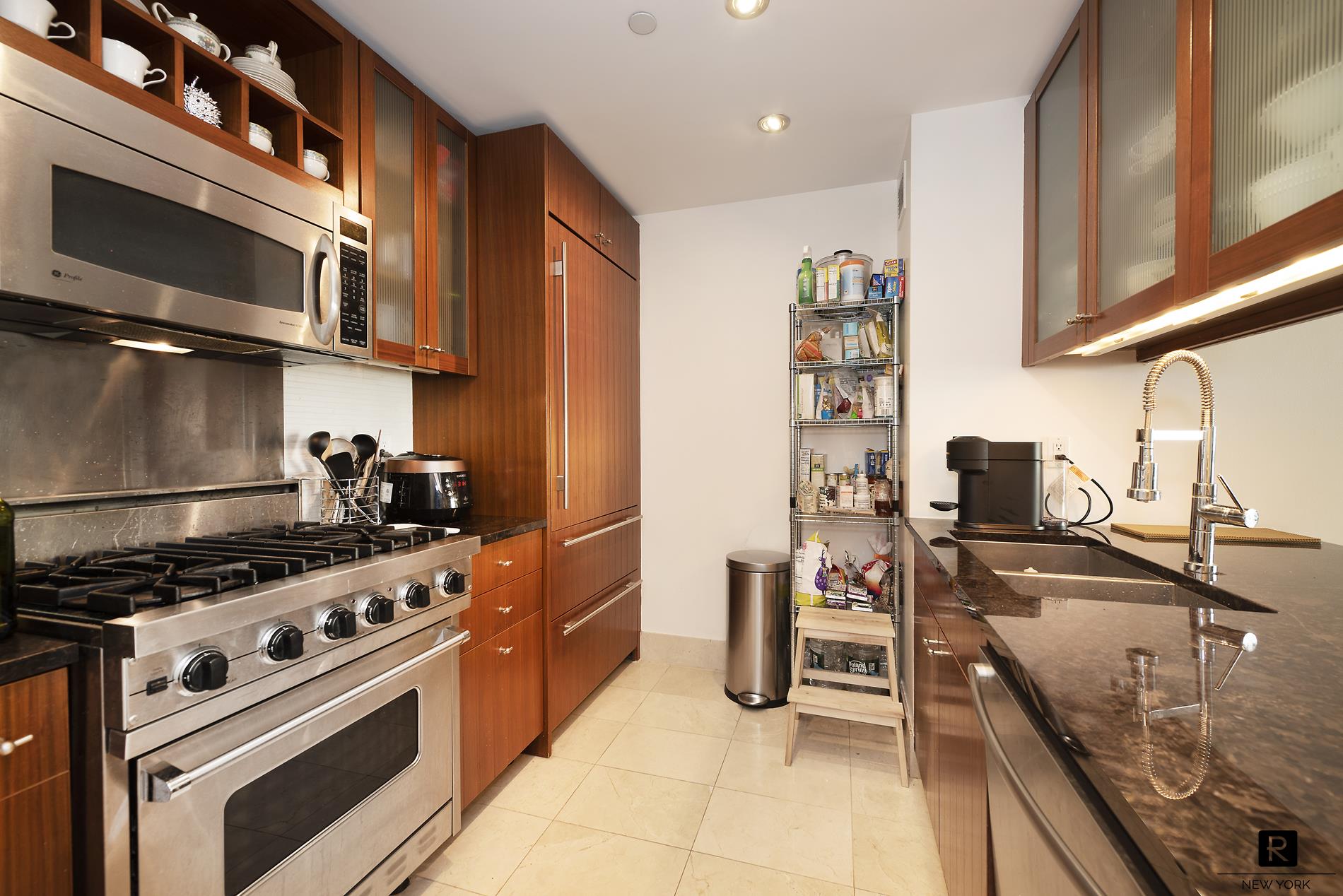 #6 photo, 250 E 53rd Street, Turtle Bay , NY 10022