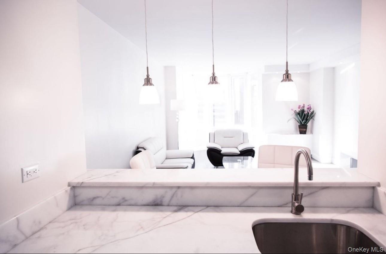 #8 photo, 145 E 48th Street, New York (Manhattan) , NY 10017