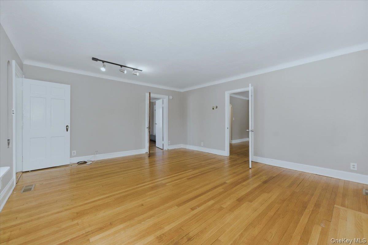 #3 photo, 801 Main Street, 롱 아일랜드 Farmingdale , NY 11735