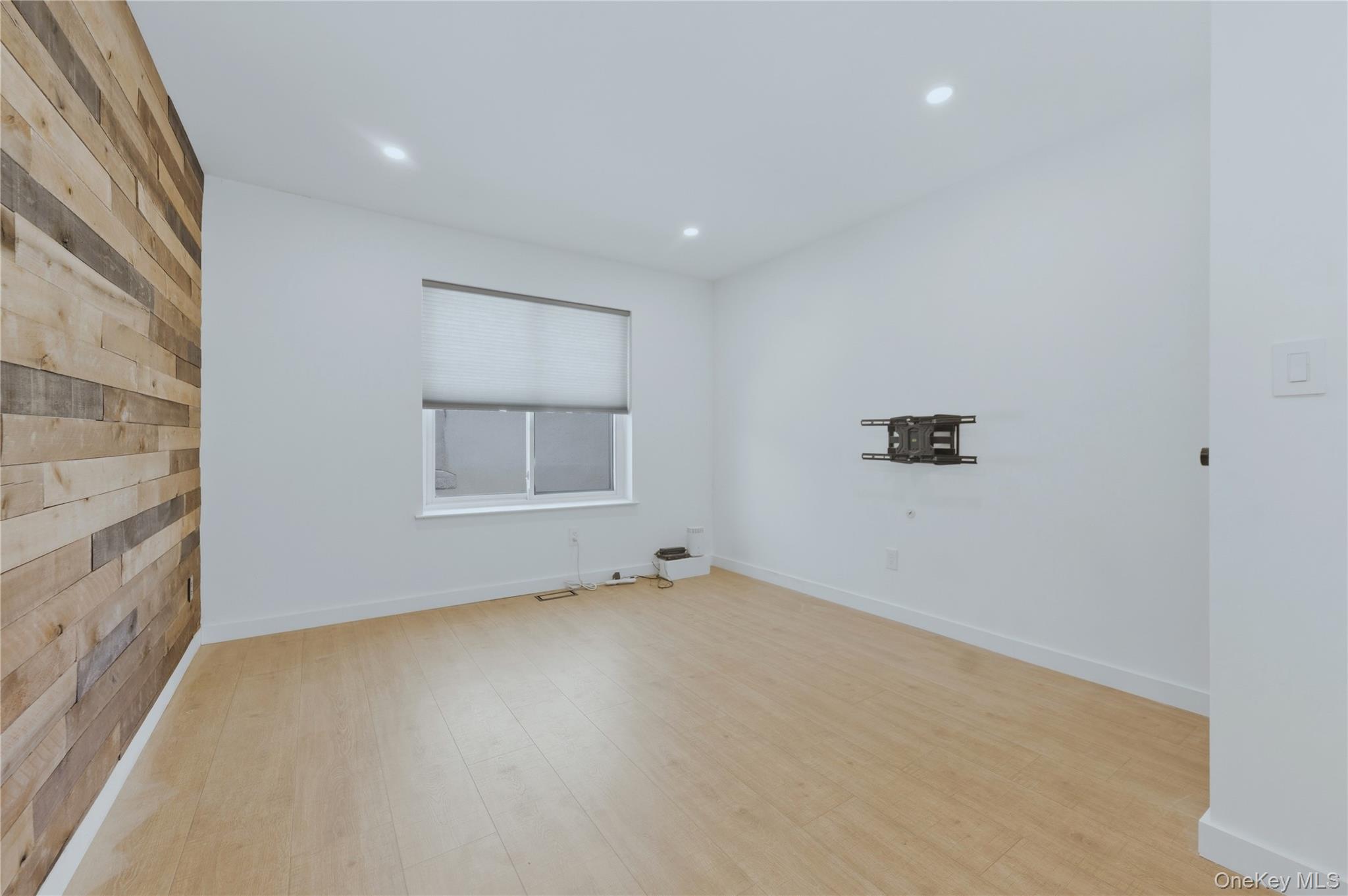 #14 photo, 81 Alhambra Drive, Oceanside , NY 11572