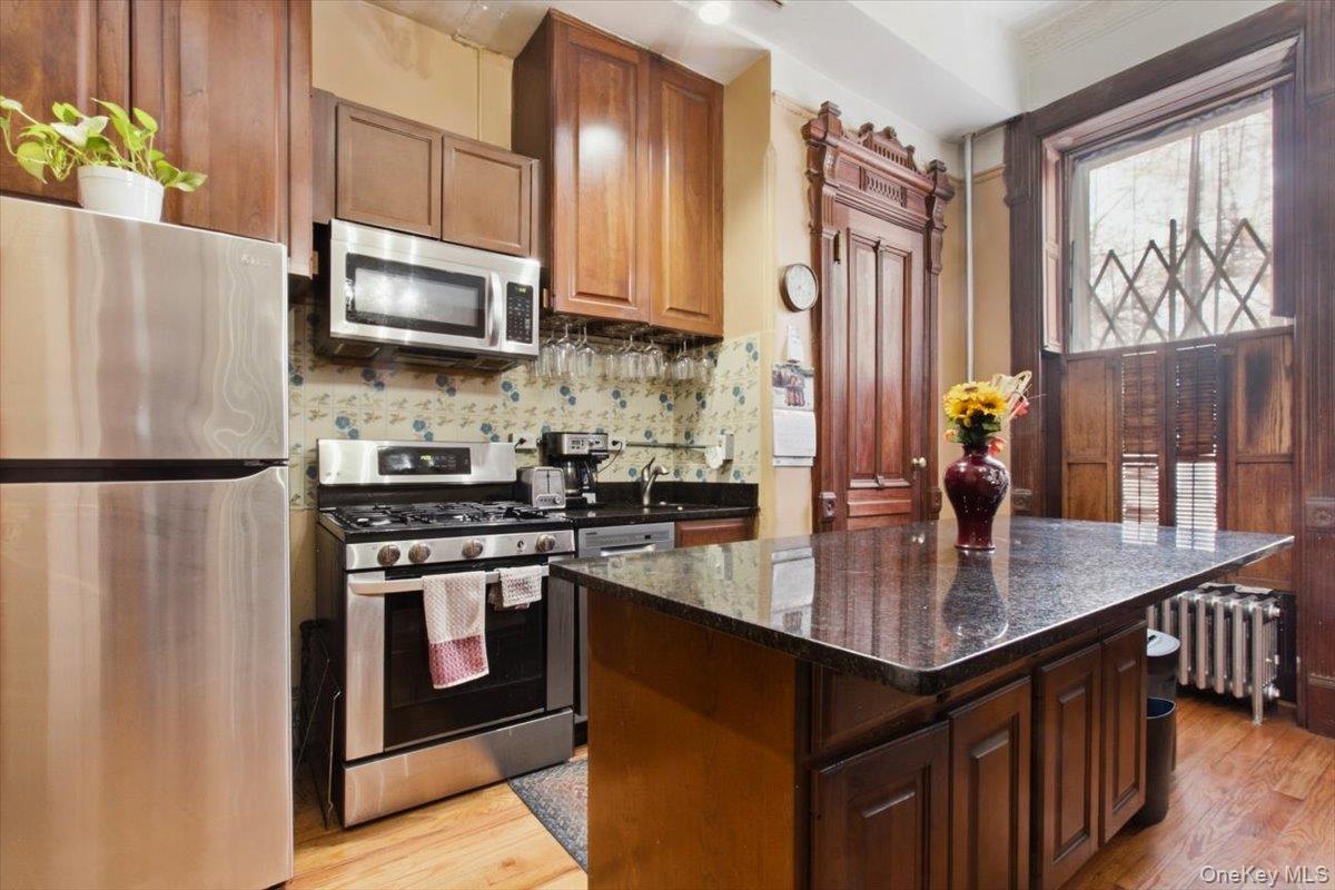 #10 photo, 107 W 131st Street, New York (Manhattan) , NY 10027