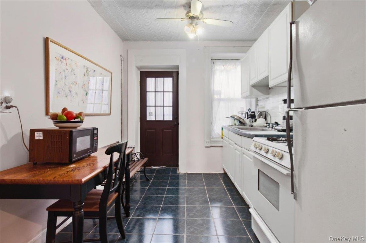 #13 photo, 107 W 131st Street, New York (Manhattan) , NY 10027