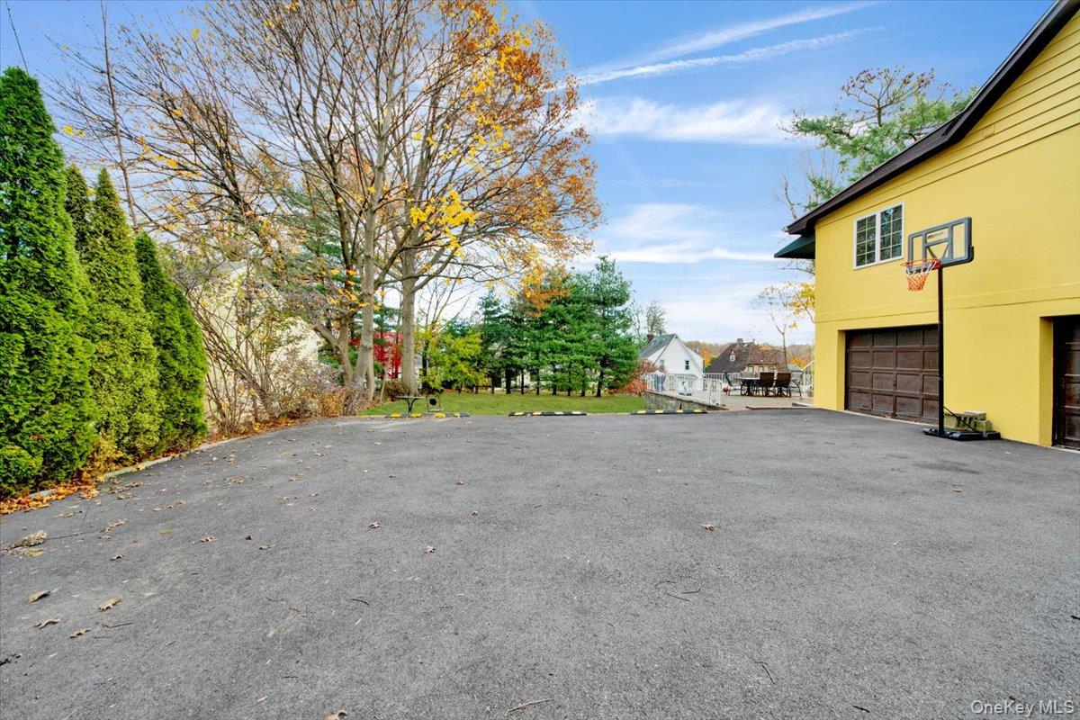 #17 photo, 169 Old Mamaroneck Road, White Plains , NY 10605