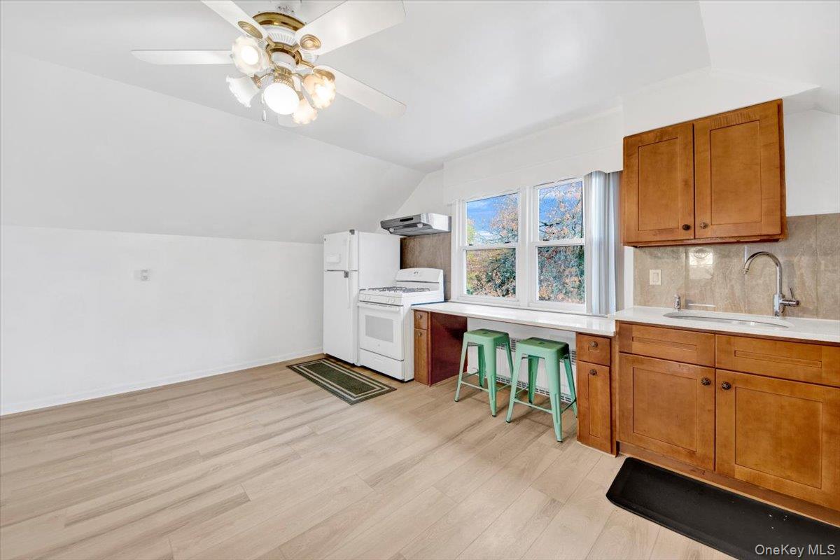 #4 photo, 169 Old Mamaroneck Road, White Plains , NY 10605