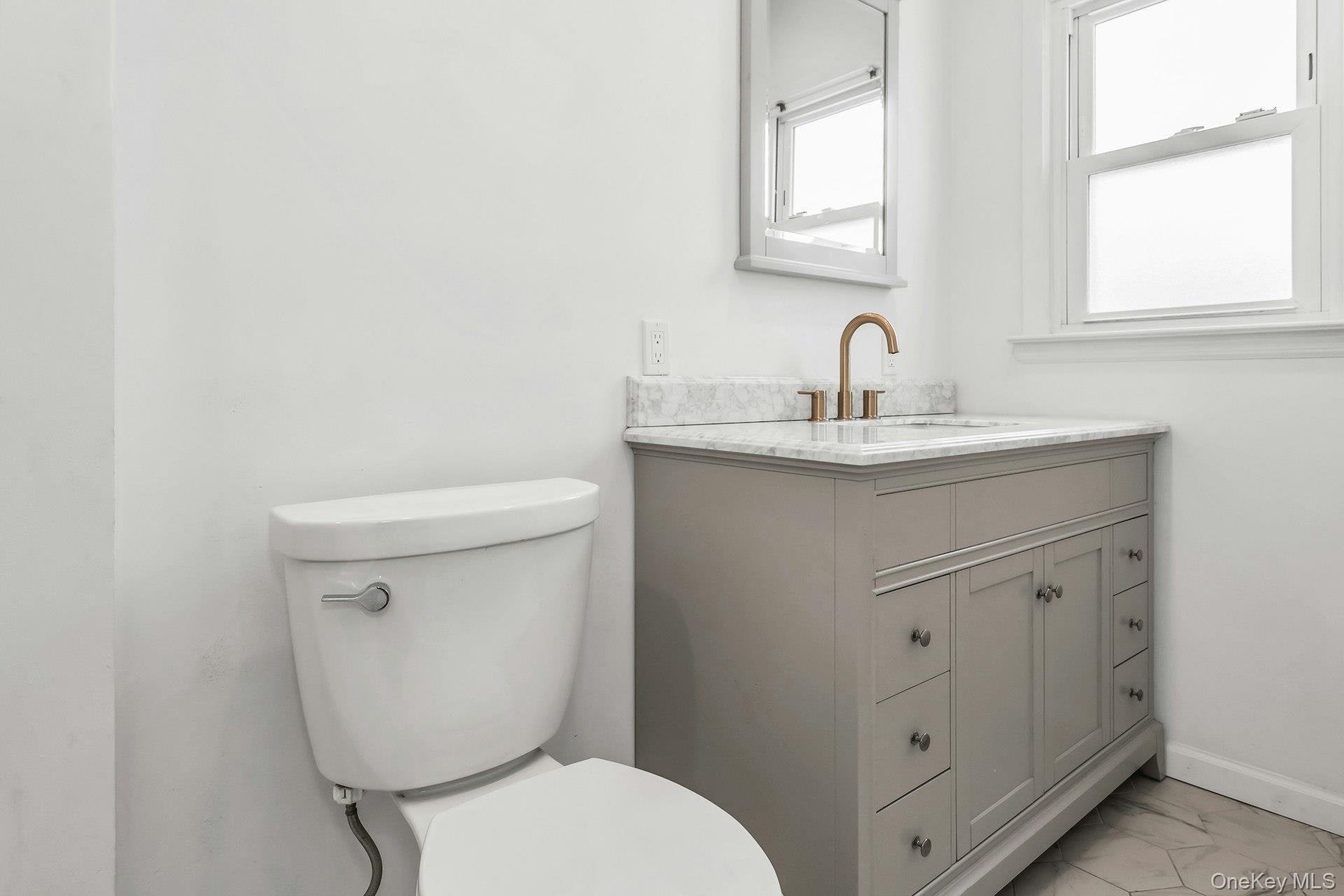 #14 photo, 56 Dowsing Place, Amityville , NY 11701