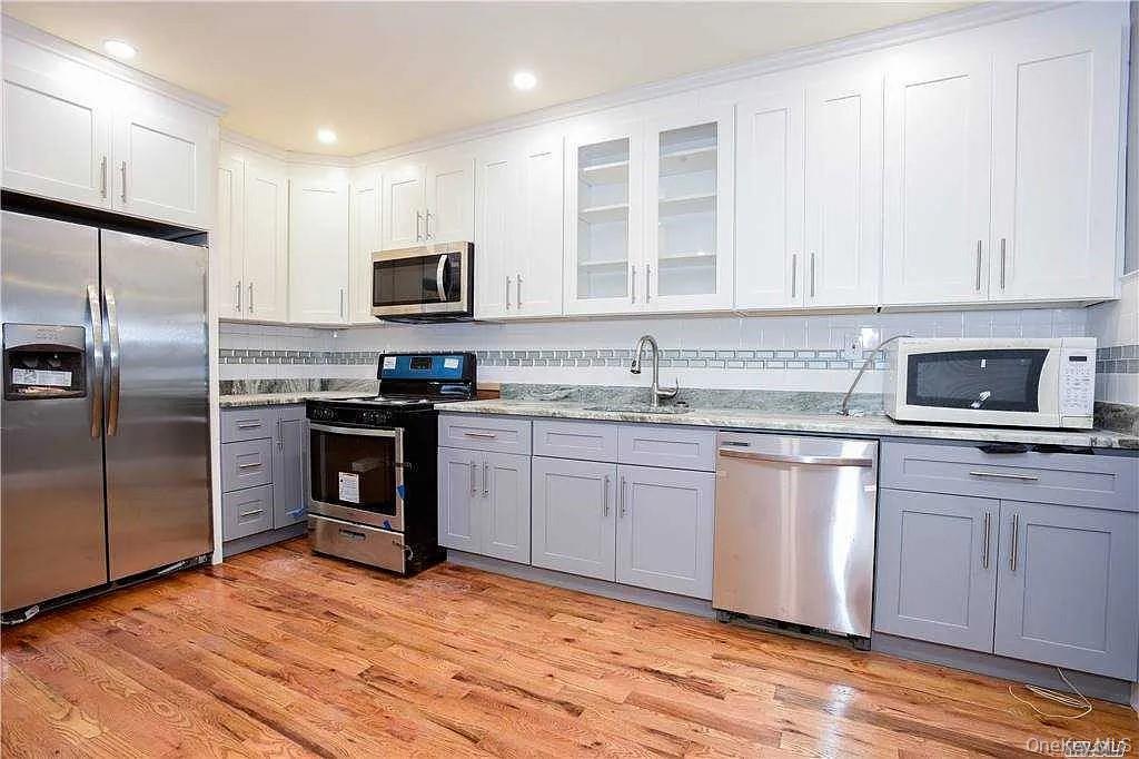 #3 photo, 577 Logan Street, ब्रुकलीन Brooklyn , NY 11208