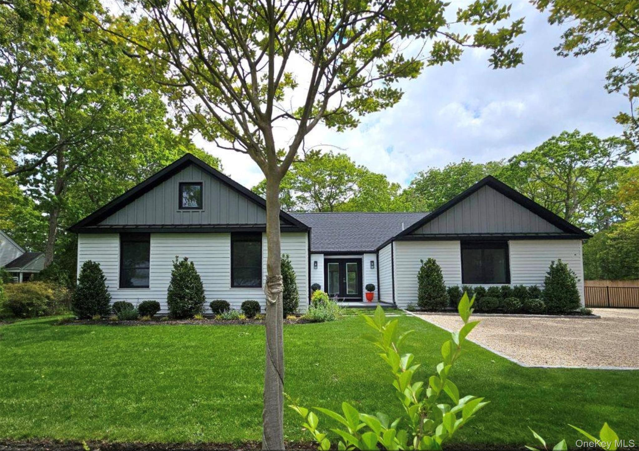 #1 photo, 10 Hampton Street, מחוז סאפוק Westhampton Beach , NY 11978