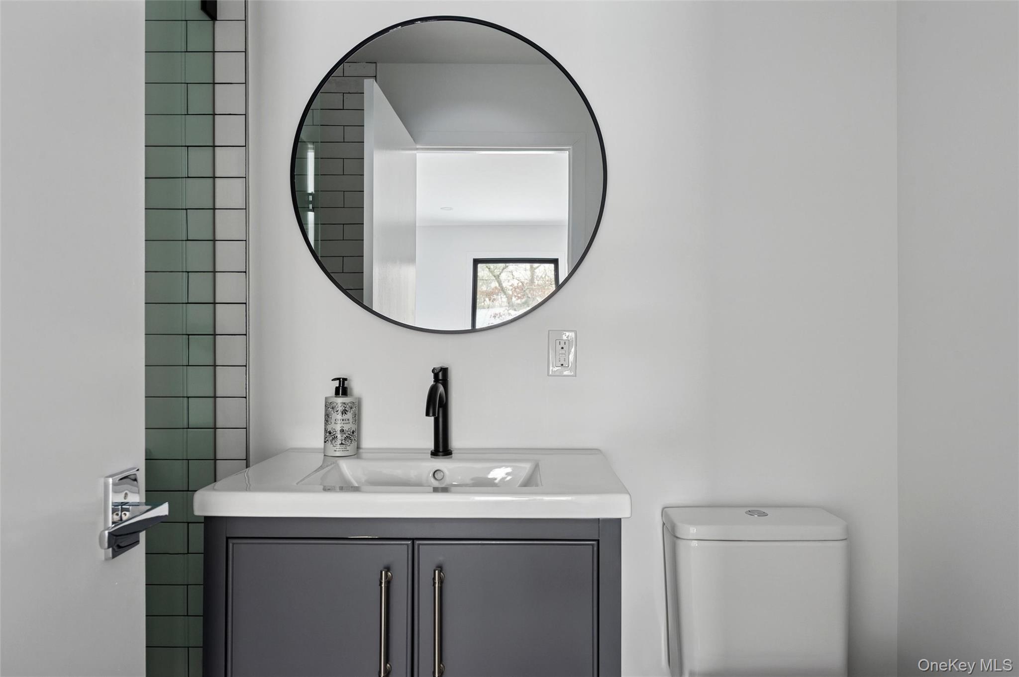 #12 photo, 10 Hampton Street, מחוז סאפוק Westhampton Beach , NY 11978