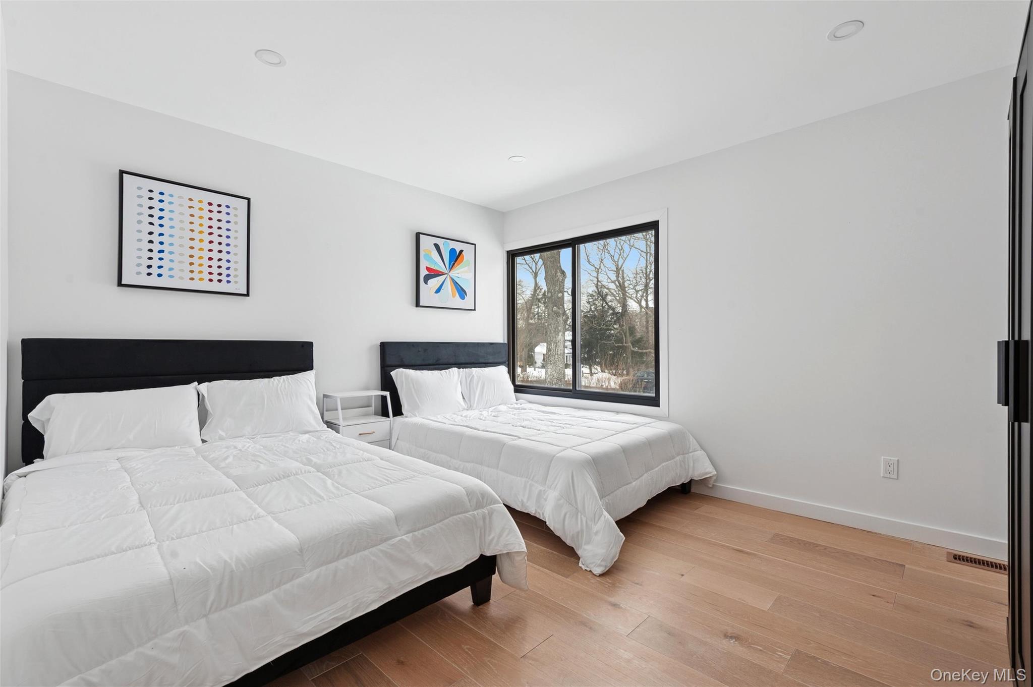 #15 photo, 10 Hampton Street, מחוז סאפוק Westhampton Beach , NY 11978