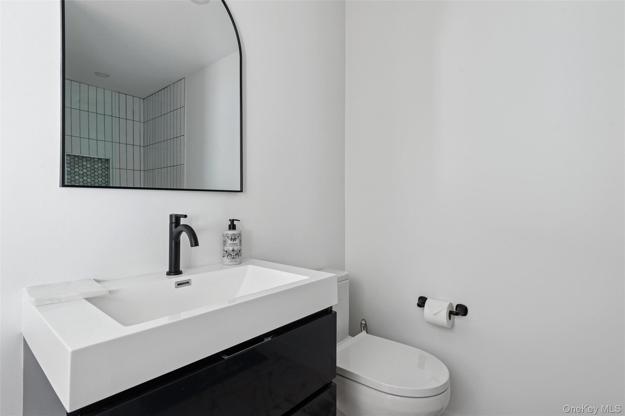 #17 photo, 10 Hampton Street, מחוז סאפוק Westhampton Beach , NY 11978