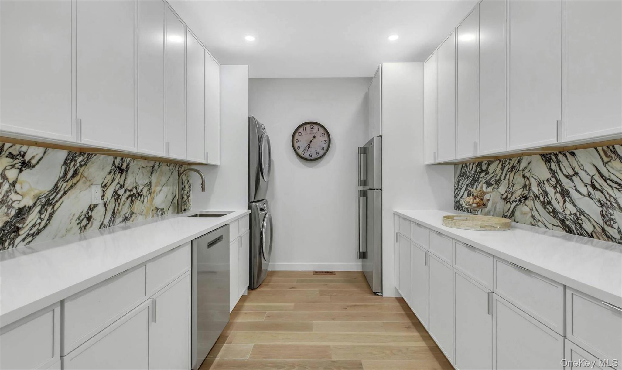 #18 photo, 10 Hampton Street, מחוז סאפוק Westhampton Beach , NY 11978