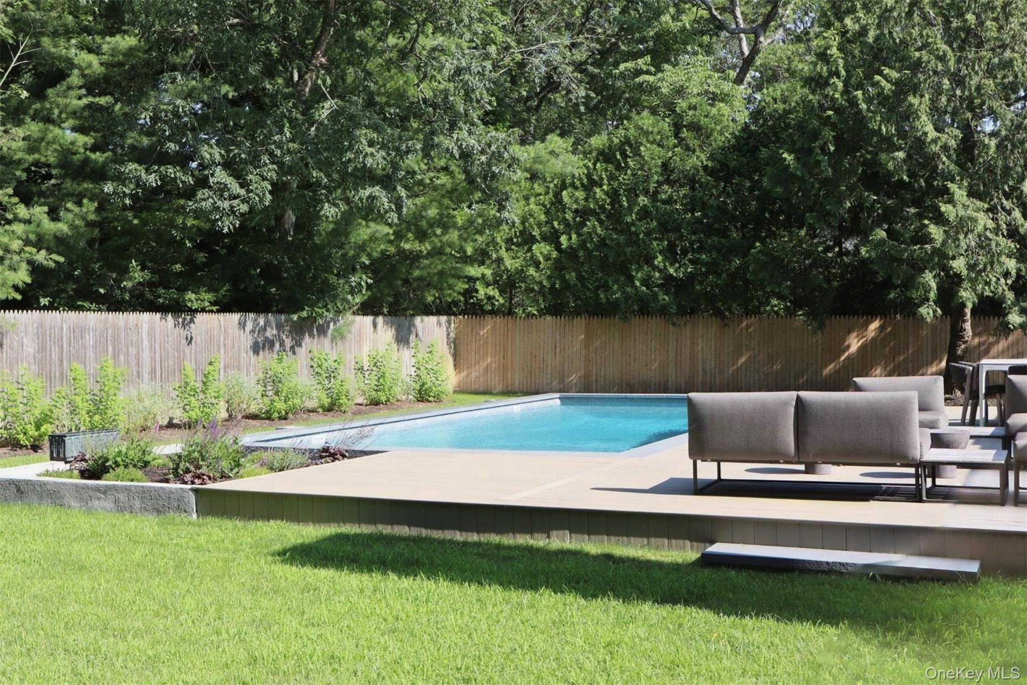 #20 photo, 10 Hampton Street, מחוז סאפוק Westhampton Beach , NY 11978