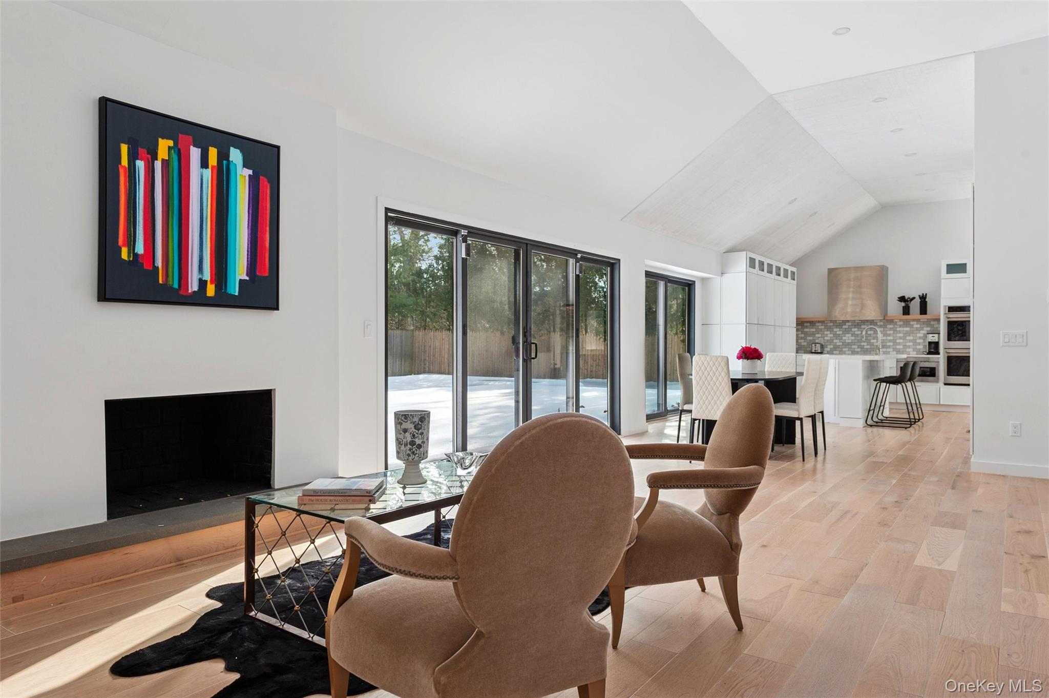 #3 photo, 10 Hampton Street, מחוז סאפוק Westhampton Beach , NY 11978