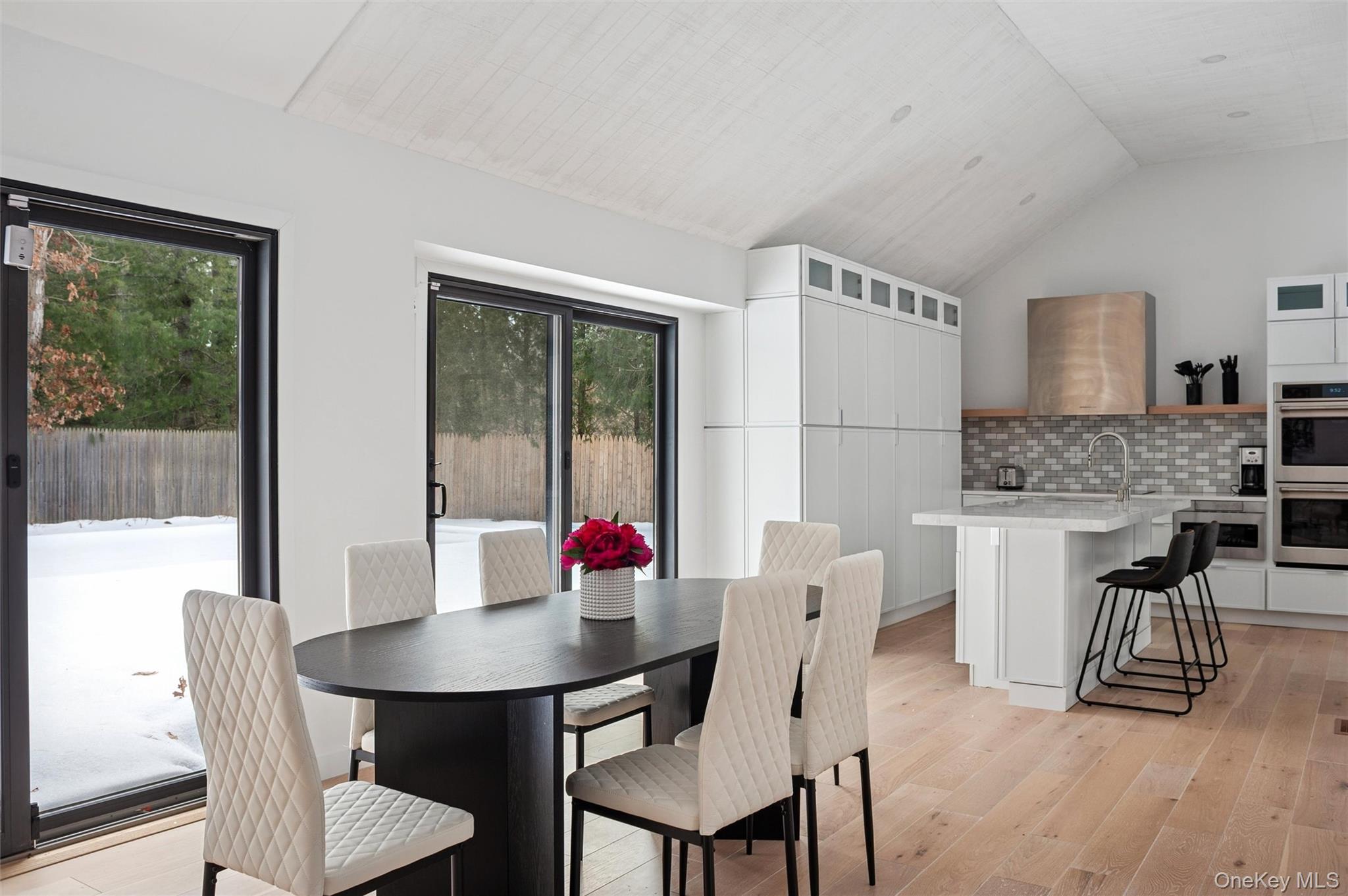 #6 photo, 10 Hampton Street, מחוז סאפוק Westhampton Beach , NY 11978