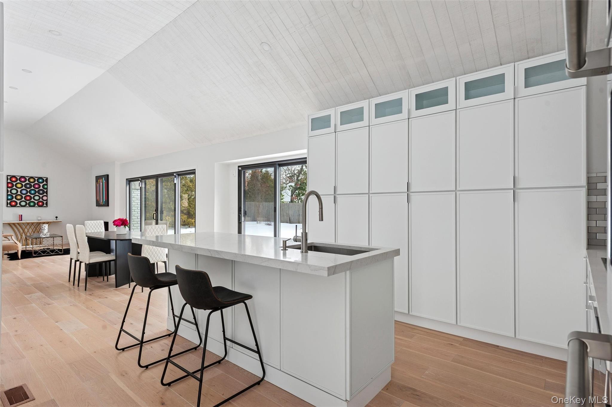 #7 photo, 10 Hampton Street, מחוז סאפוק Westhampton Beach , NY 11978