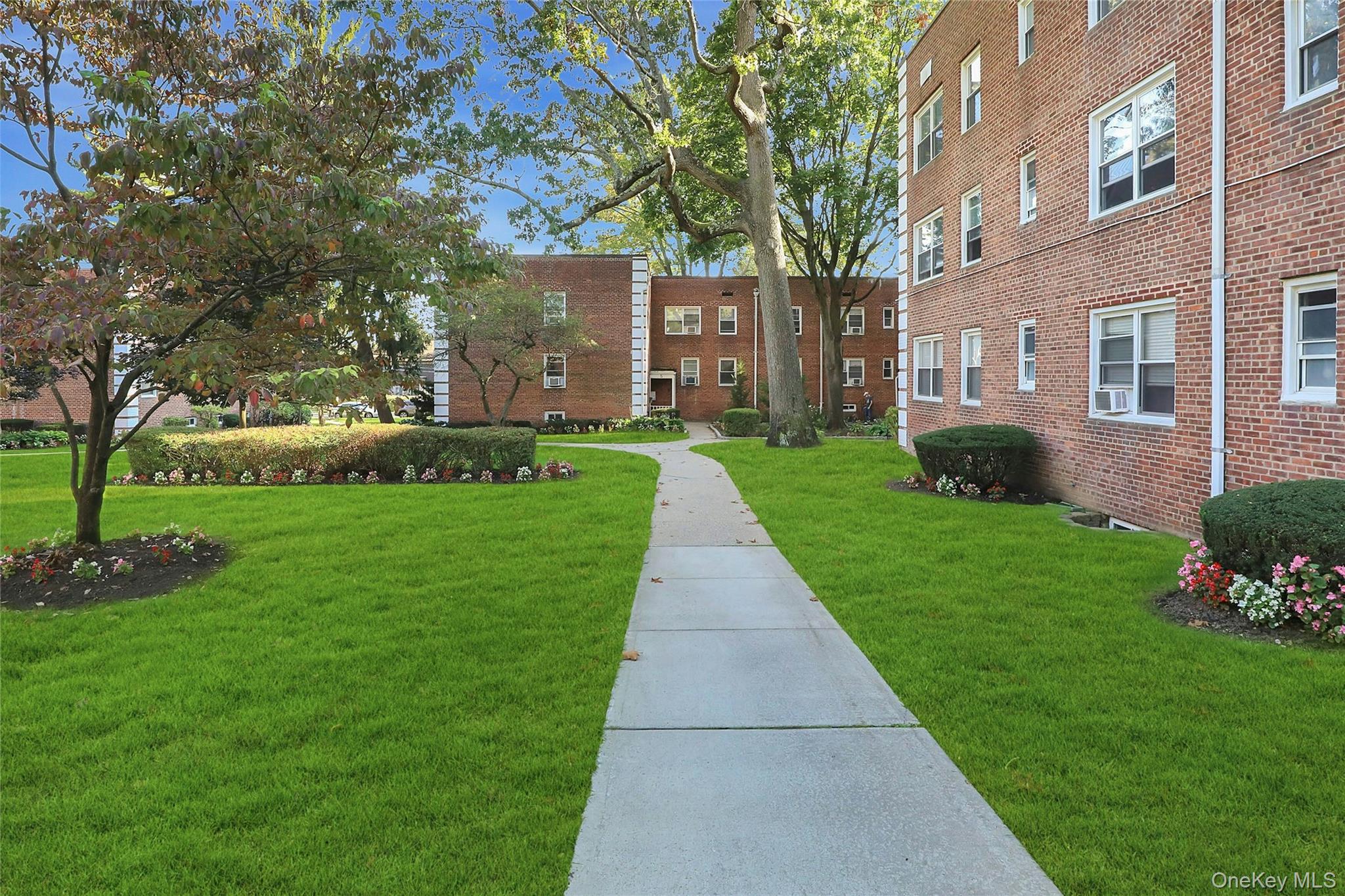 #16 photo, 3 Edward Streets, Roslyn Heights , NY 11577