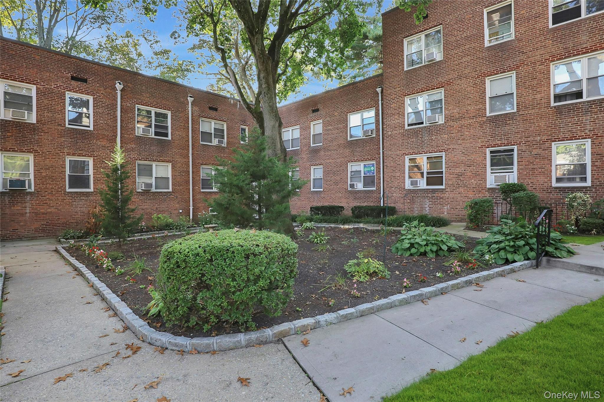 #17 photo, 3 Edward Streets, Roslyn Heights , NY 11577