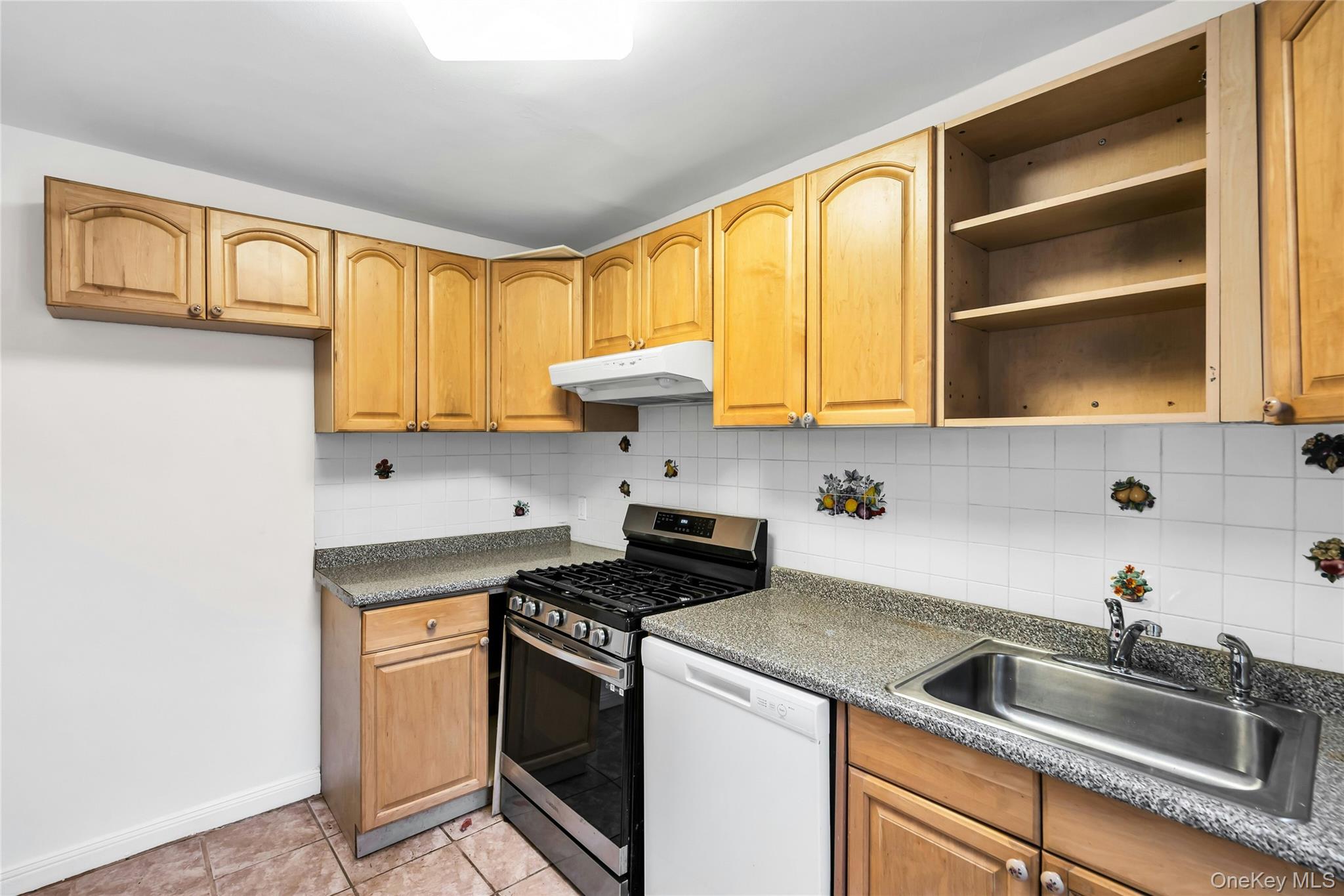 #3 photo, 3 Edward Streets, Нассау ‖ Roslyn Heights , NY 11577