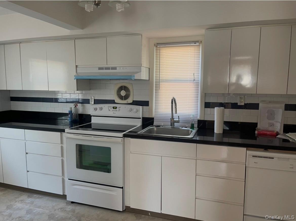 #11 photo, 79A Muncy Avenue, מחוז סאפוק West Babylon , NY 11704