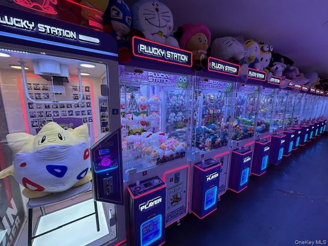 #11 photo, 86-55 Broadway, Elmhurst , NY 11373