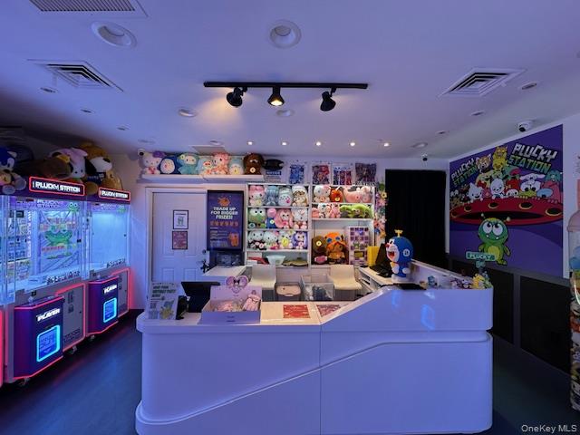 #13 photo, 86-55 Broadway, Elmhurst , NY 11373