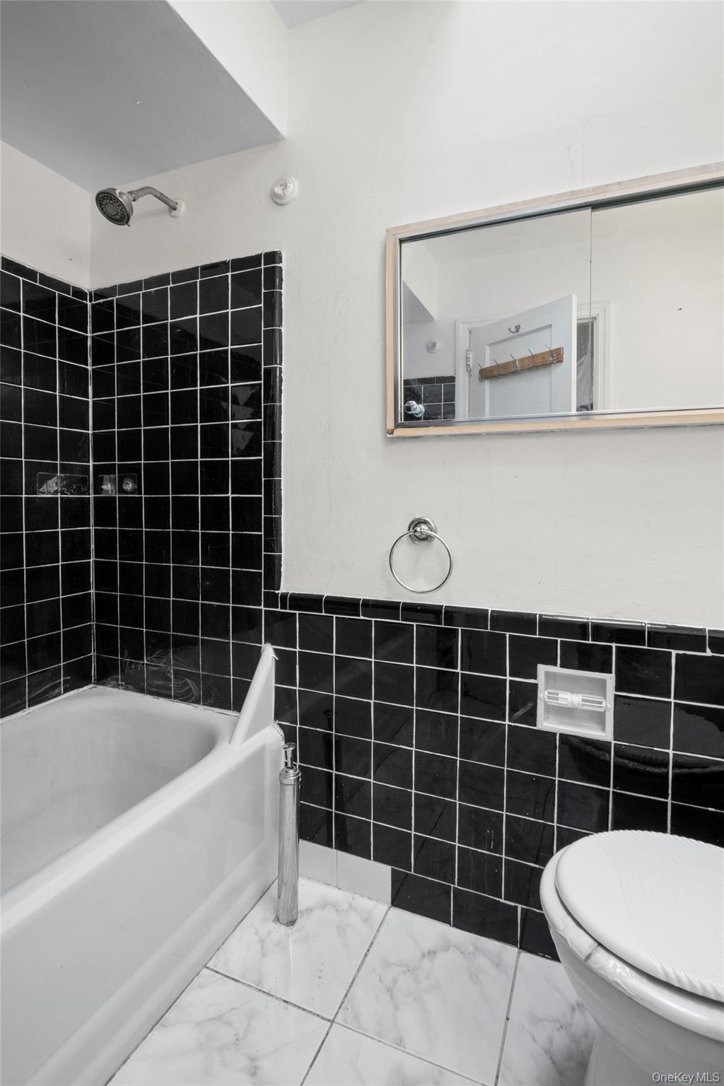 #13 photo, 6810 60th Drive, কুইন্‌স Maspeth , NY 11378