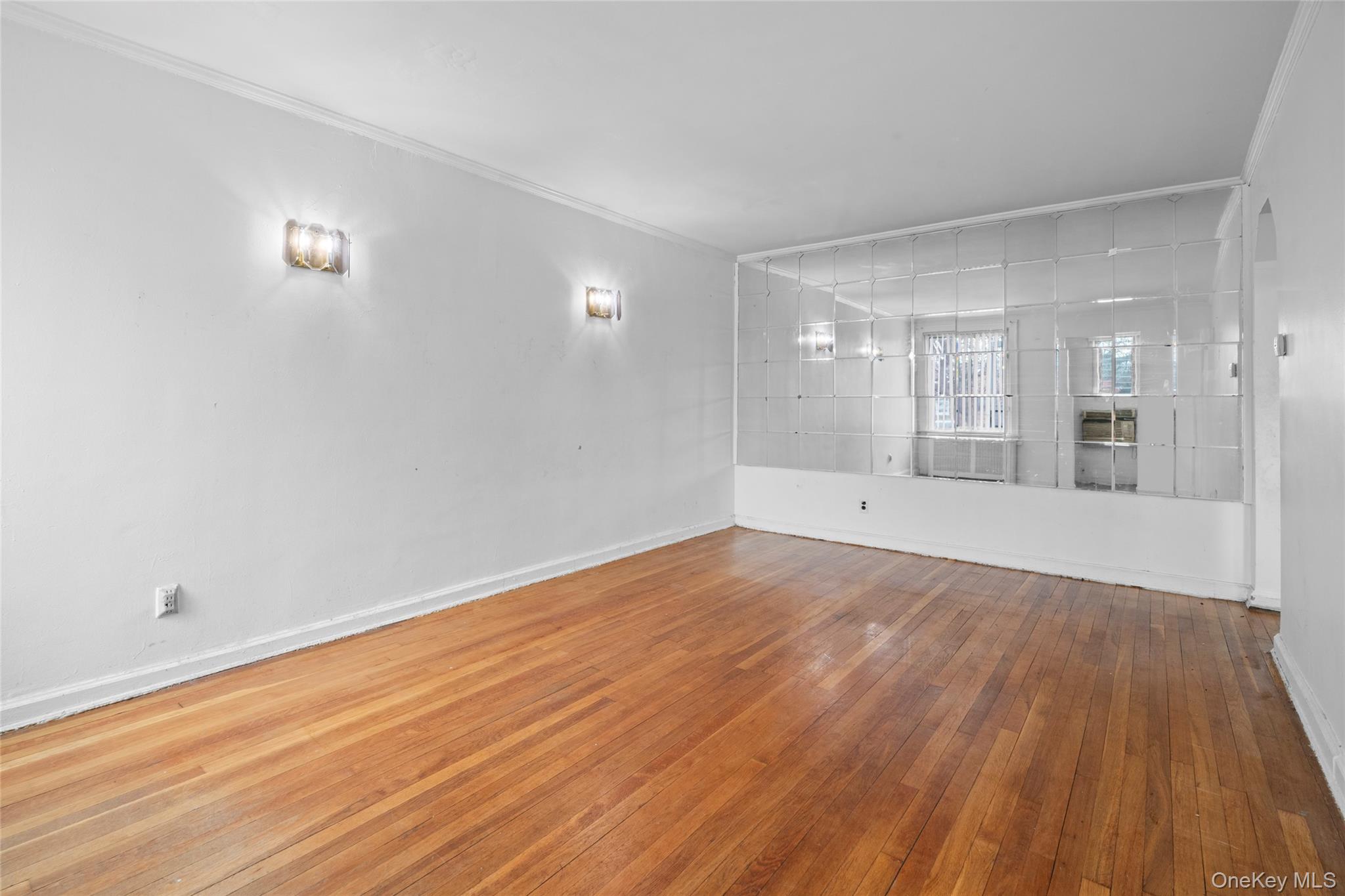 #2 photo, 6810 60th Drive, কুইন্‌স Maspeth , NY 11378