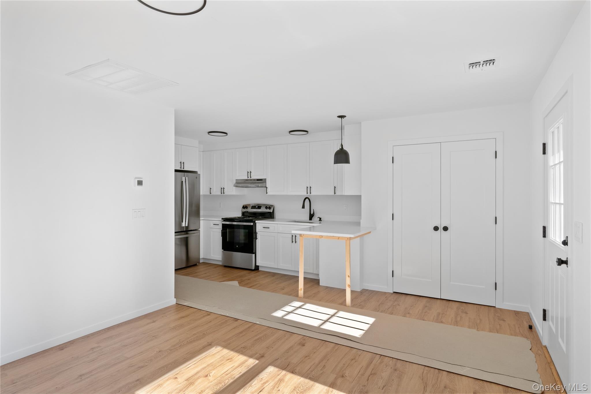 #6 photo, 20 Mortimer Street, מחוז סאפוק Westhampton , NY 11978