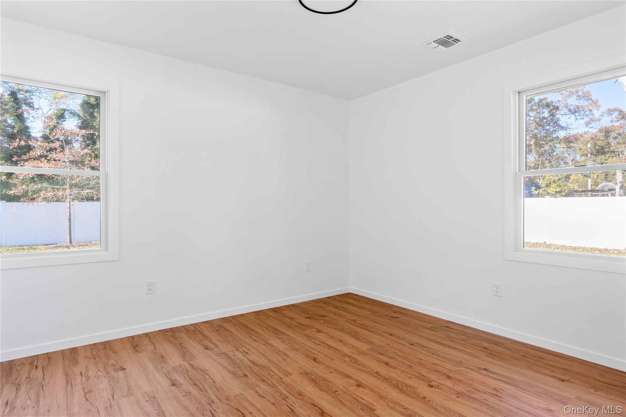 #8 photo, 20 Mortimer Street, מחוז סאפוק Westhampton , NY 11978