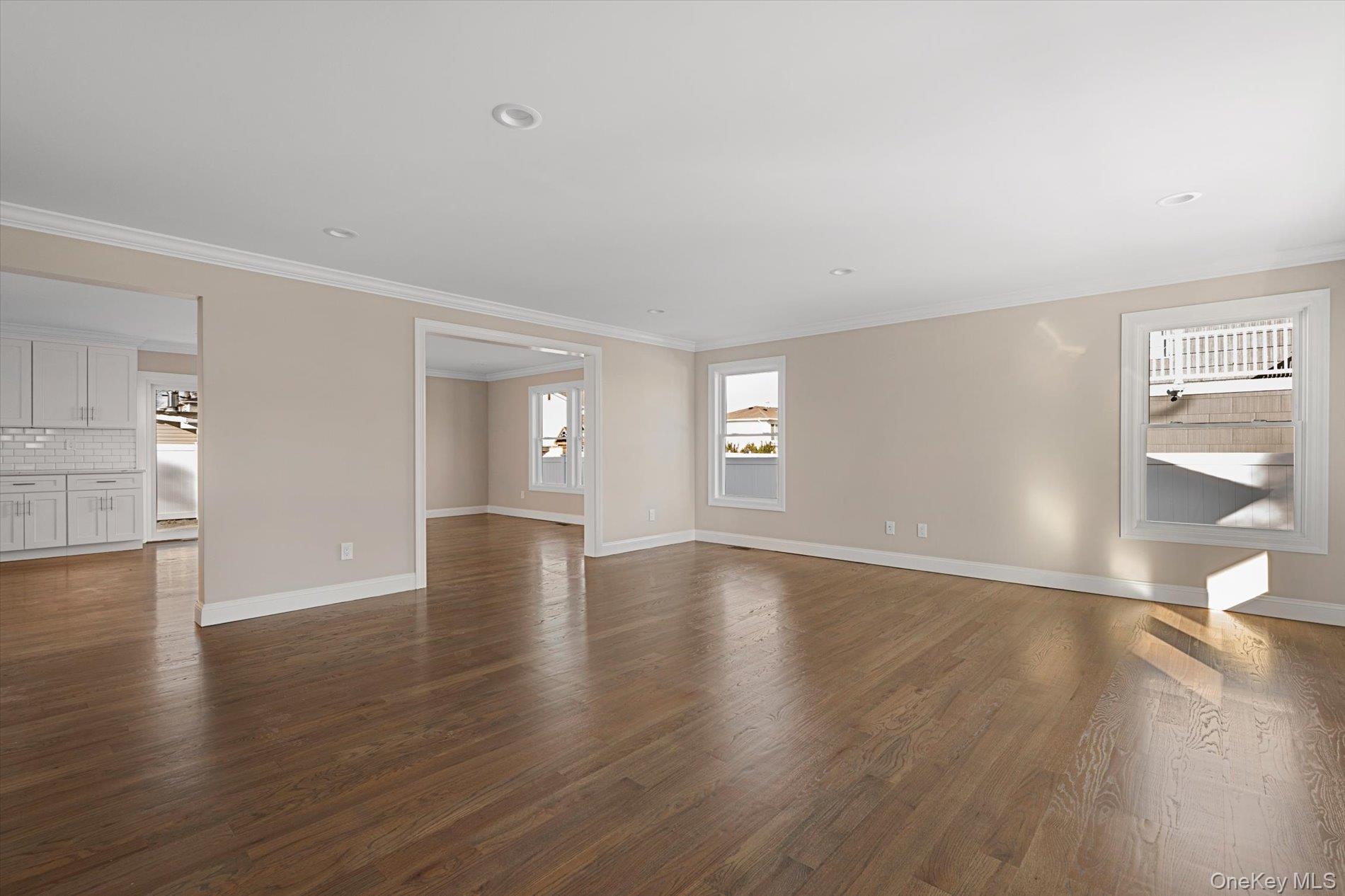 #4 photo, 6 Gail Grace Court, سوفولك Copiague , NY 11726