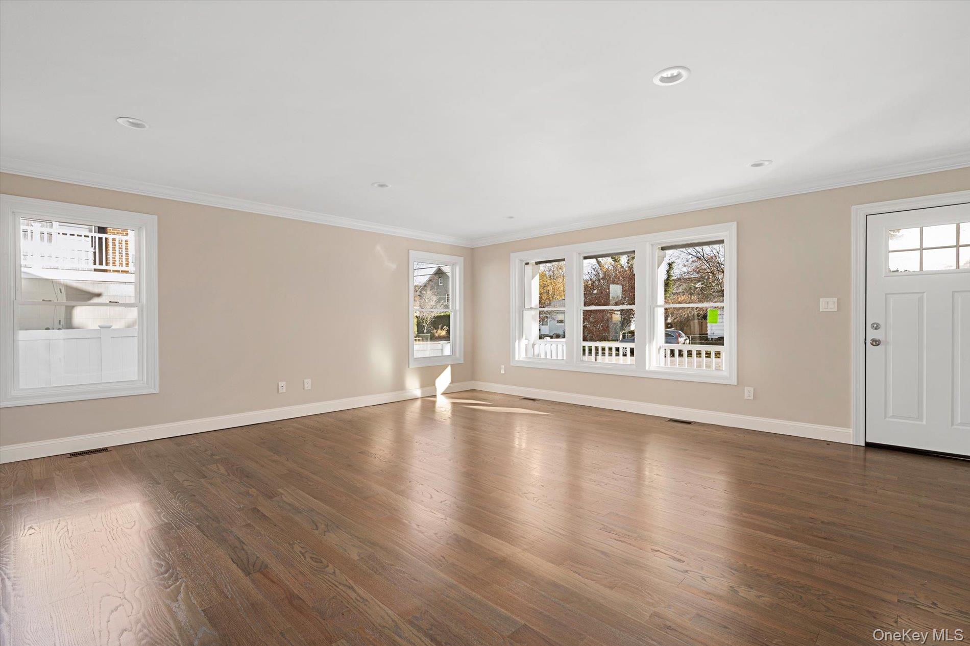 #5 photo, 6 Gail Grace Court, سوفولك Copiague , NY 11726