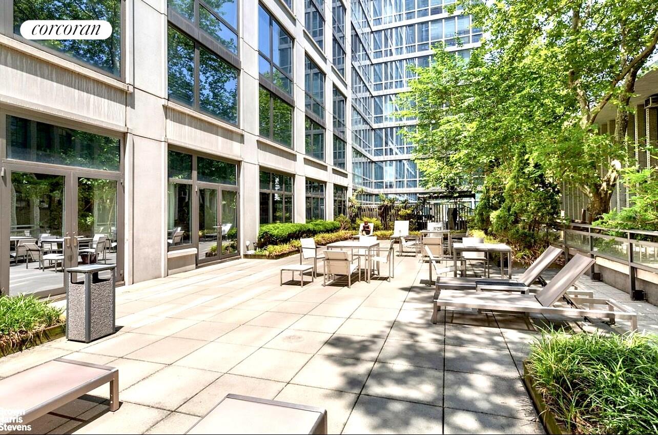 #9 photo, 200 W END Avenue, Lincoln Square , NY 10023