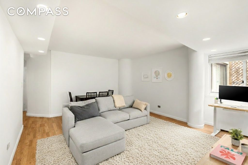 #3 photo, 401 E 65th Street, Lenox Hill , NY 10065