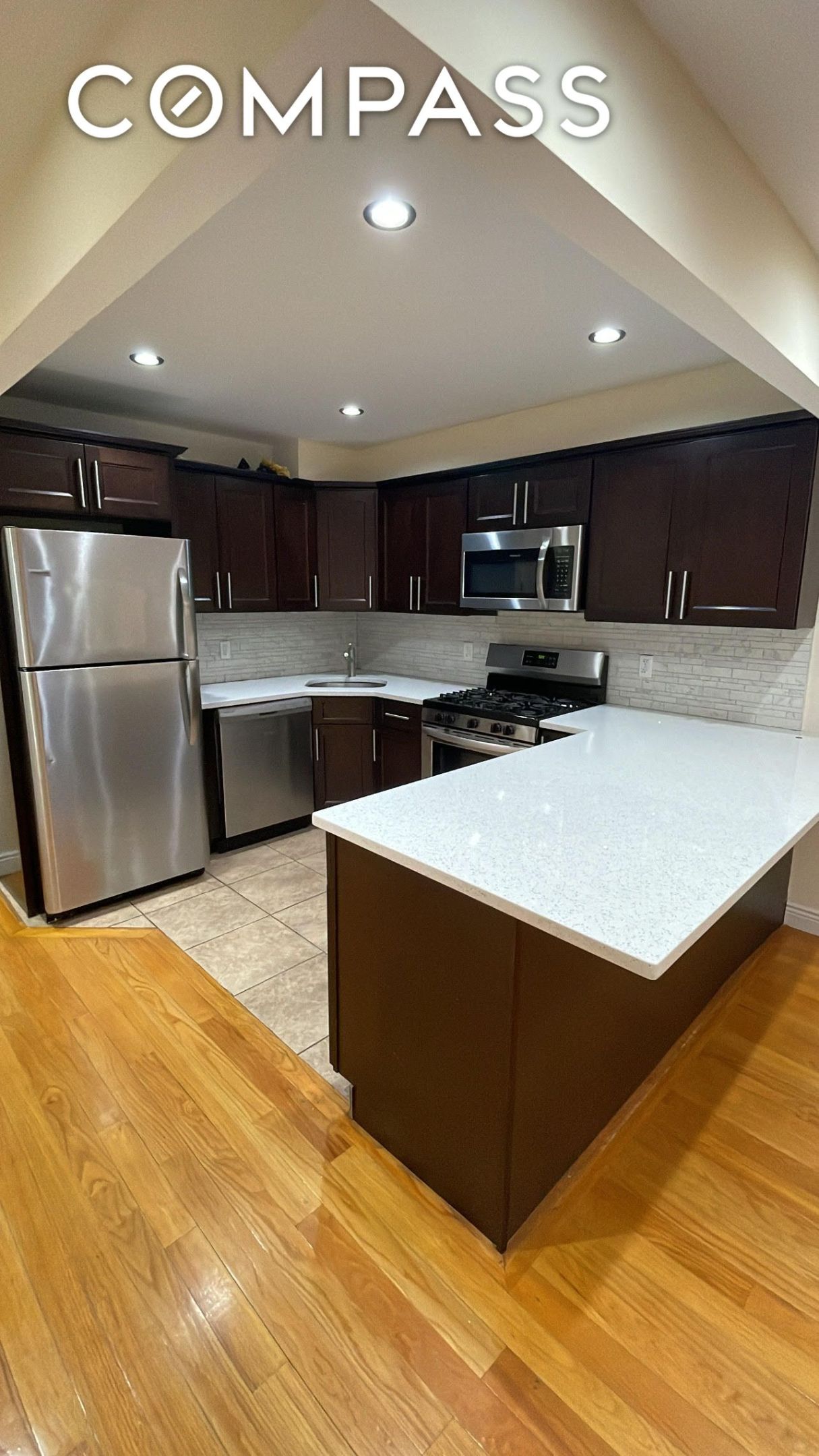 #3 photo, 71-01 Cooper Avenue, 뉴욕퀸즈 Glendale , NY 11385