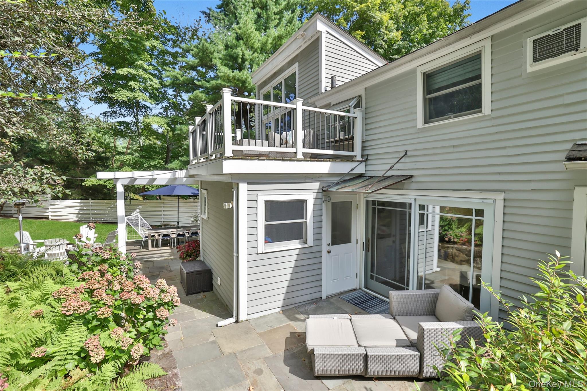 #13 photo, 8 Old Roaring Brook Road, 뉴욕주 Mount Kisco , NY 10549