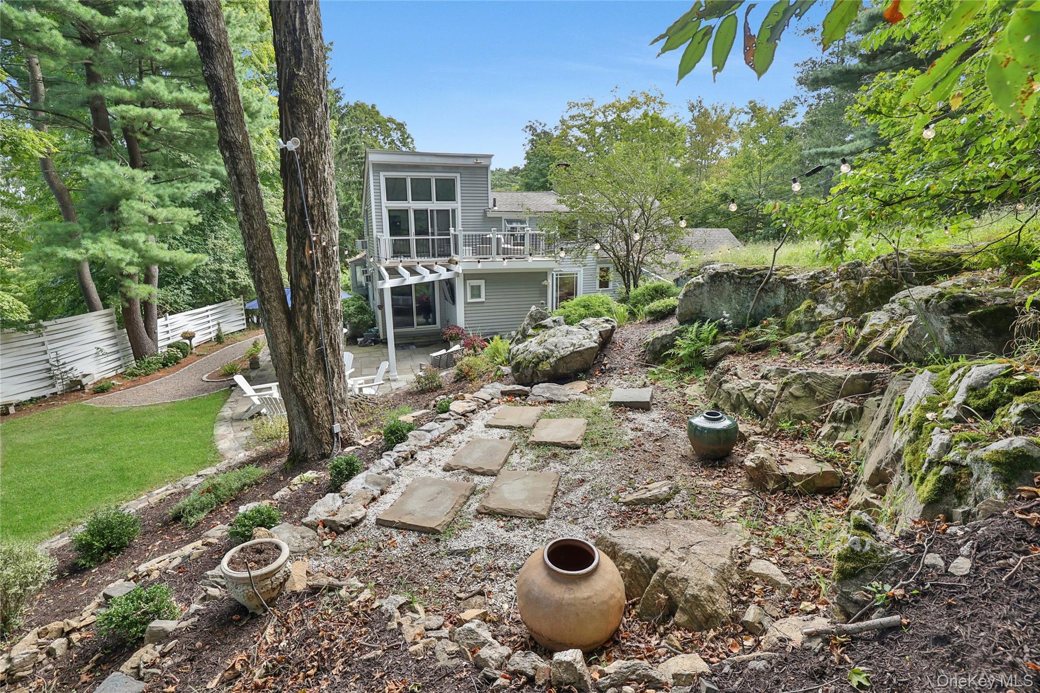 #17 photo, 8 Old Roaring Brook Road, 뉴욕주 Mount Kisco , NY 10549