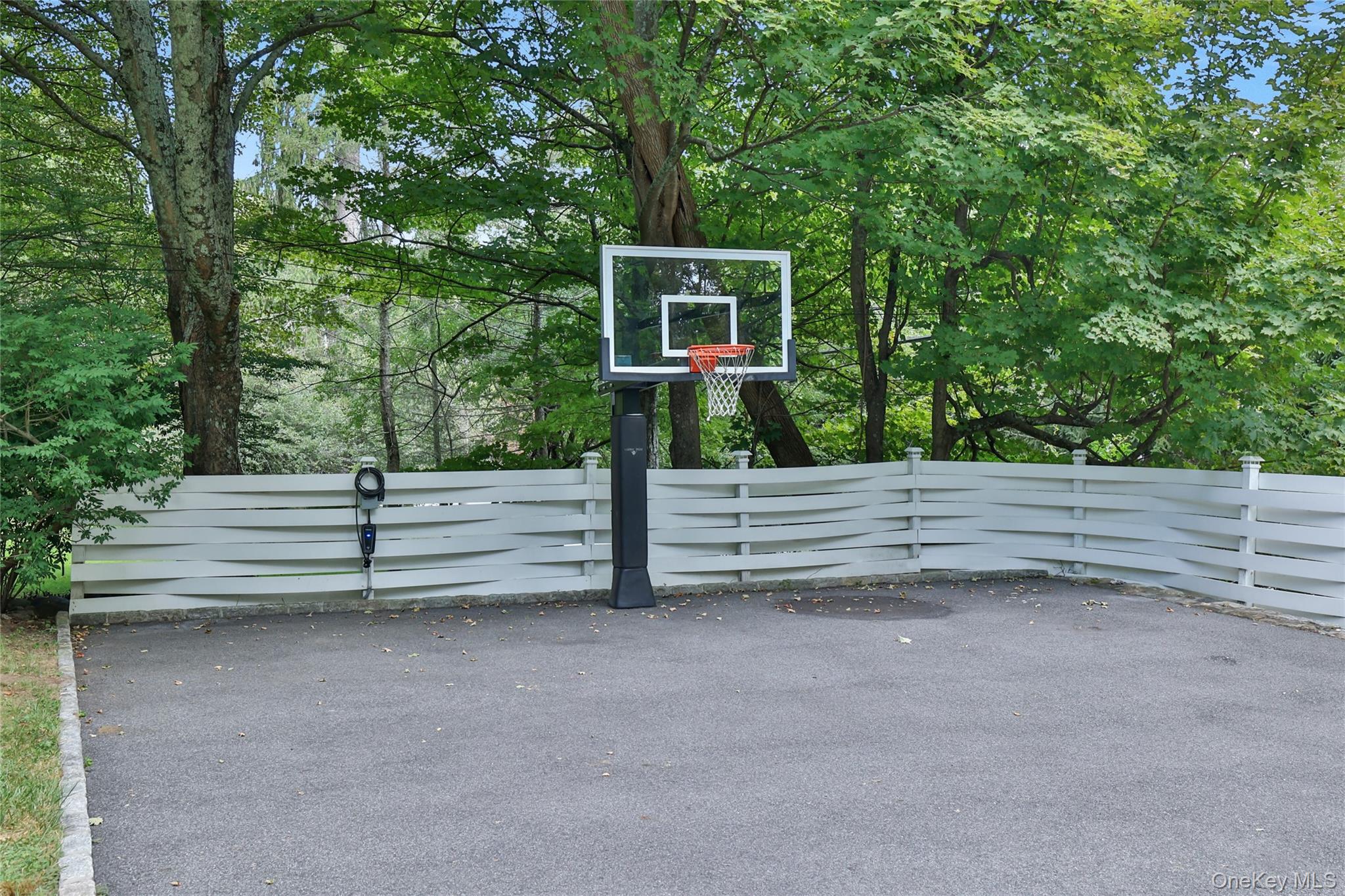 #20 photo, 8 Old Roaring Brook Road, 뉴욕주 Mount Kisco , NY 10549