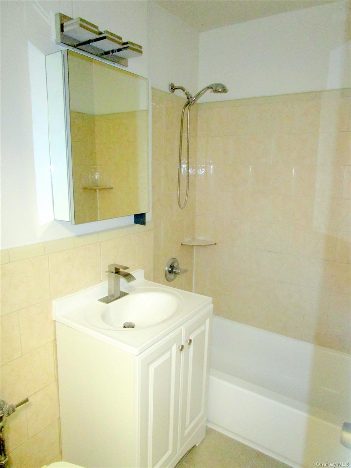 #17 photo, 595 McLean Avenue, Yonkers , NY 10705