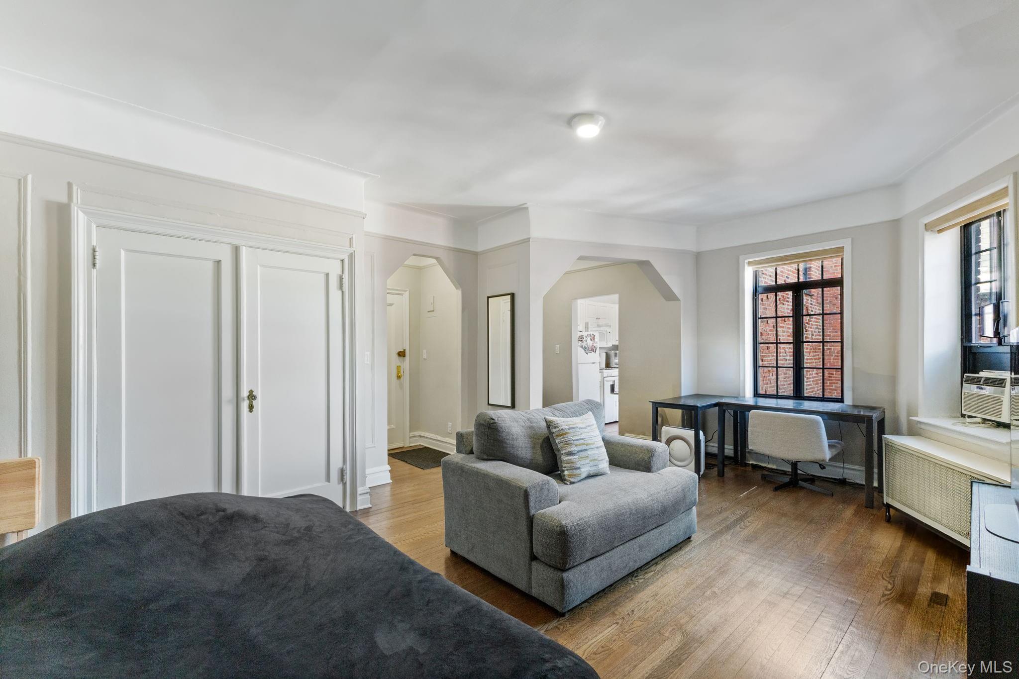 #4 photo, 45 Pondfield Road, Bronxville , NY 10708