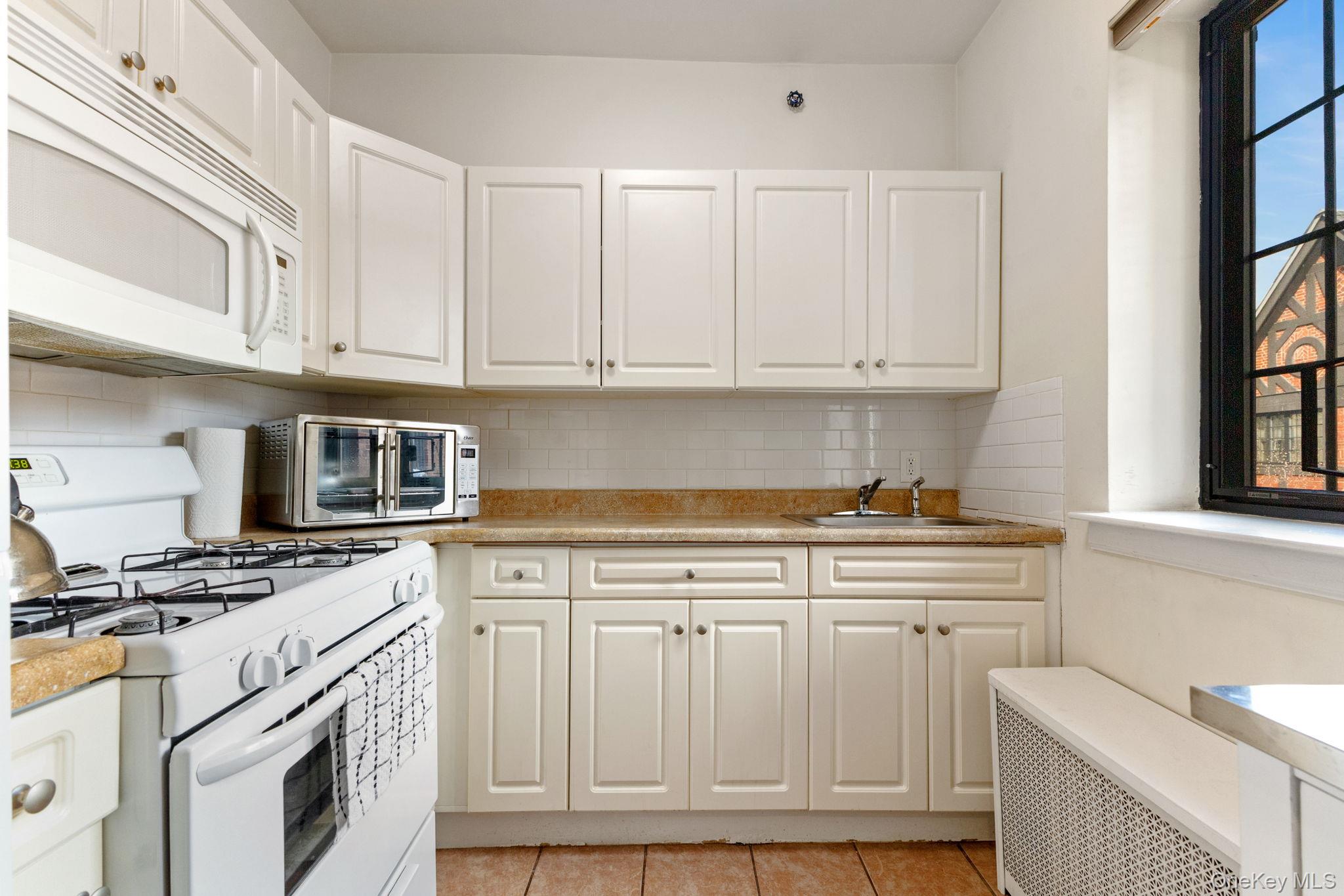 #7 photo, 45 Pondfield Road, Bronxville , NY 10708